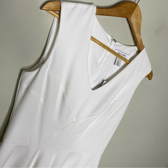 ✨NWT White House Black Market WHBM White Seasonless Fit & Flare Dress Size 2 - Picture 3 of 9